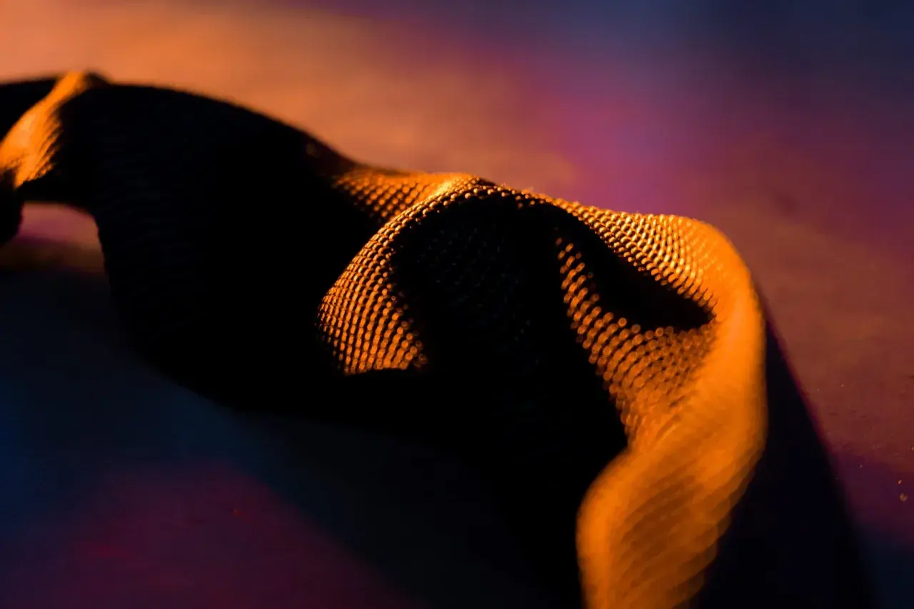 Soft steel round sling - a wire-rope core wrapped in a protective polyester jacket.